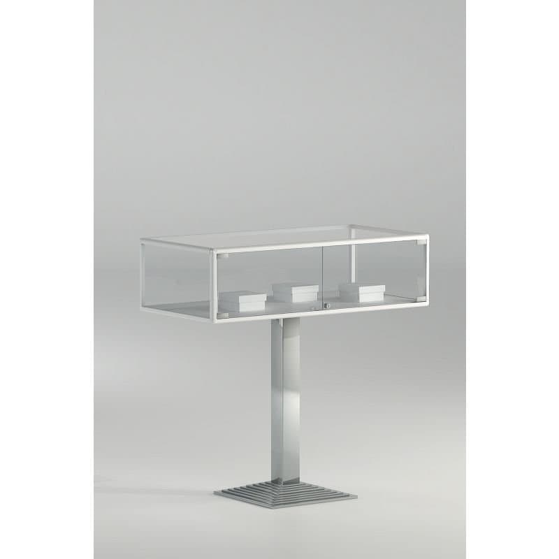 Leo pedestal showcase  170h — image 1
