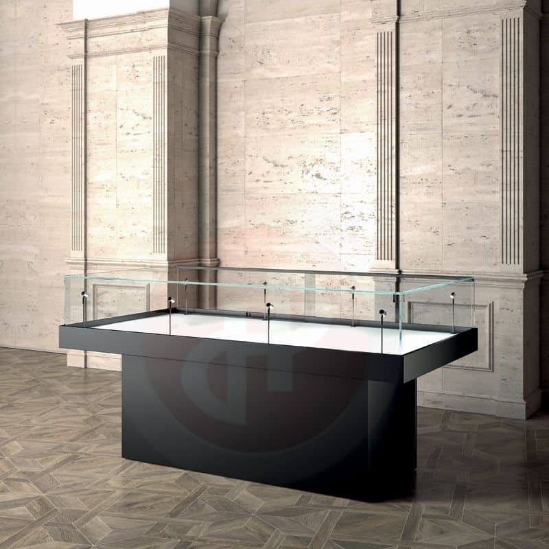 Focus display showcase with lights 180cm wide — image 1
