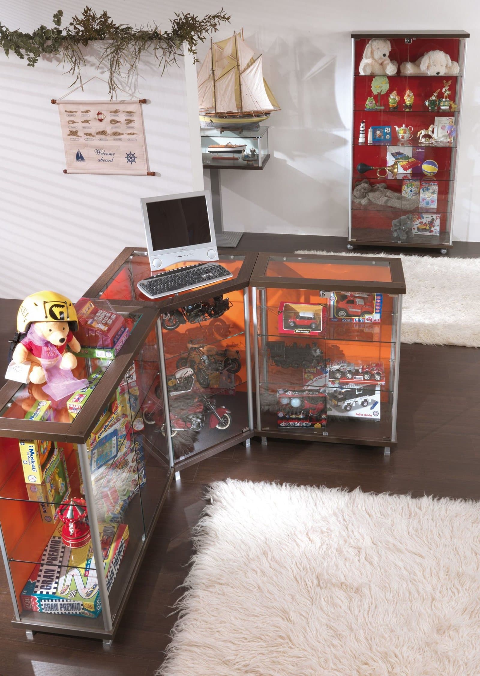 Gems corner tower showcase with adjustable shelves 73cm wide — image 4