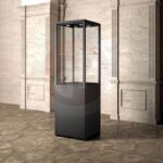Focus tower showcase with top lights 60cm wide